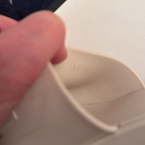 Gucci  off White Rubber Slide Sandals Sz 9 - Picture 11 of 11